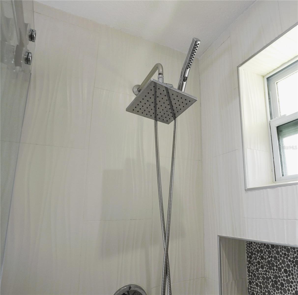 FRST LAKES COUNTRY CLUB ESTATES - Residential Lease