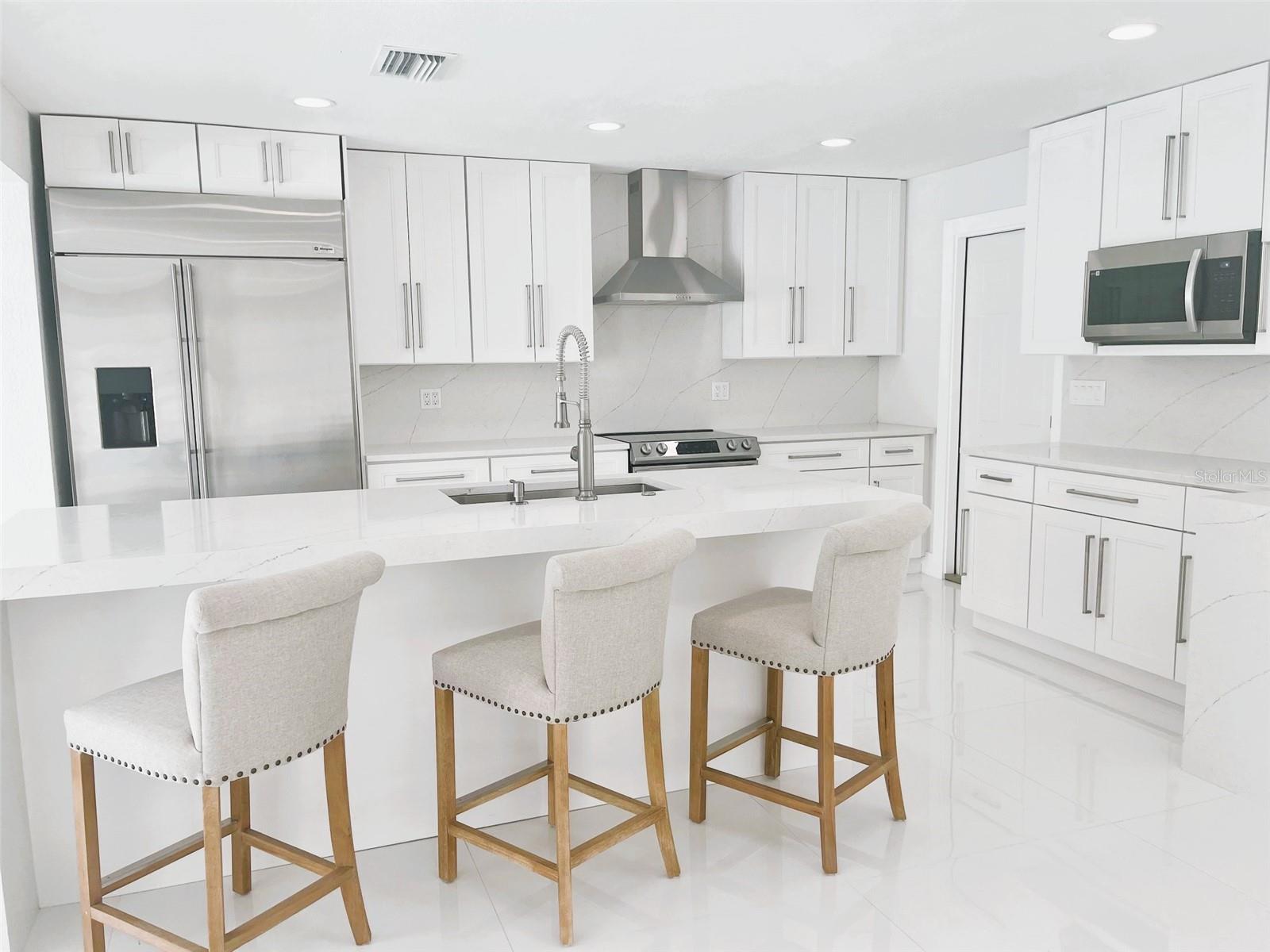 FRST LAKES COUNTRY CLUB ESTATES - Residential Lease