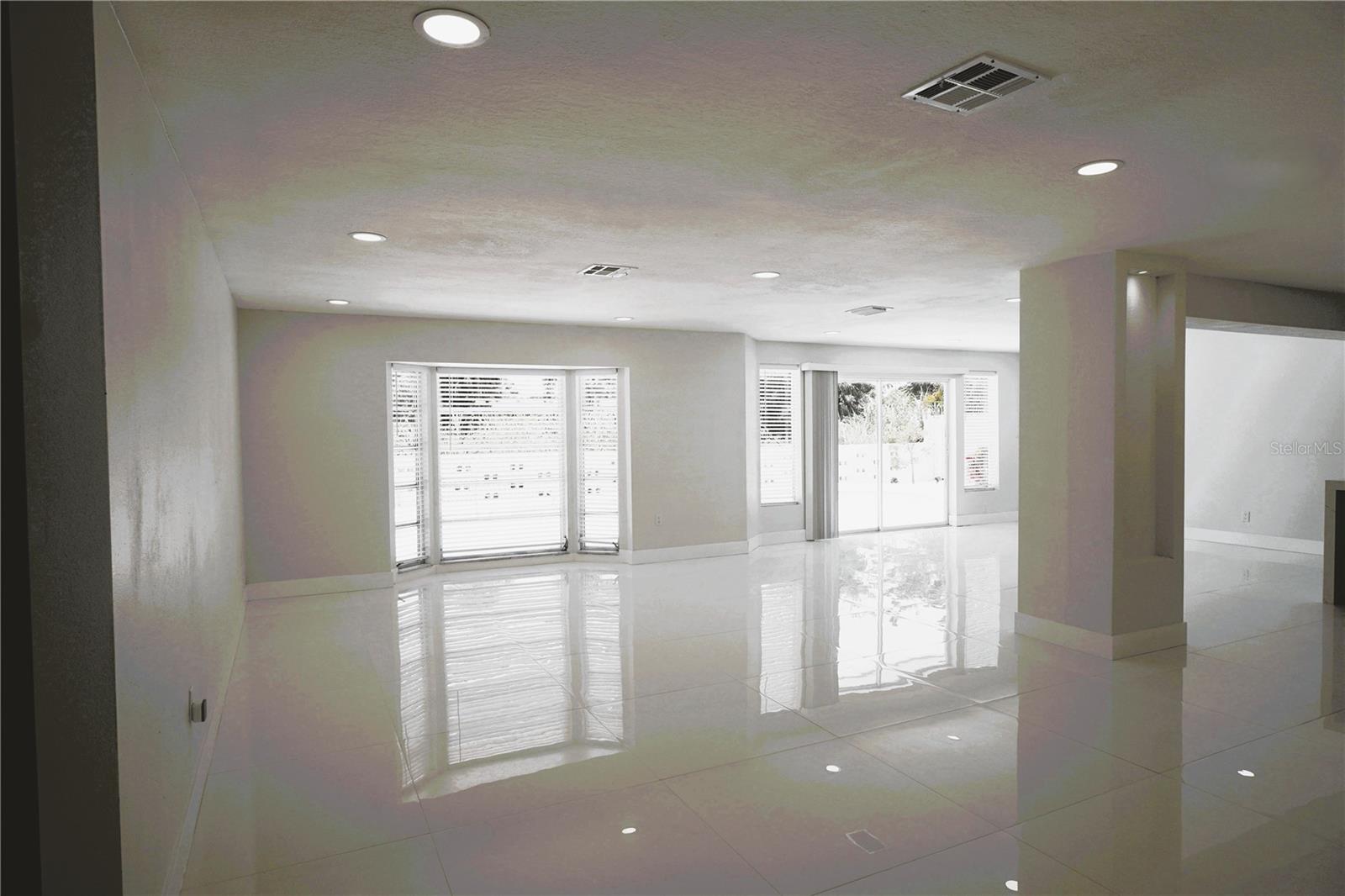 FRST LAKES COUNTRY CLUB ESTATES - Residential Lease