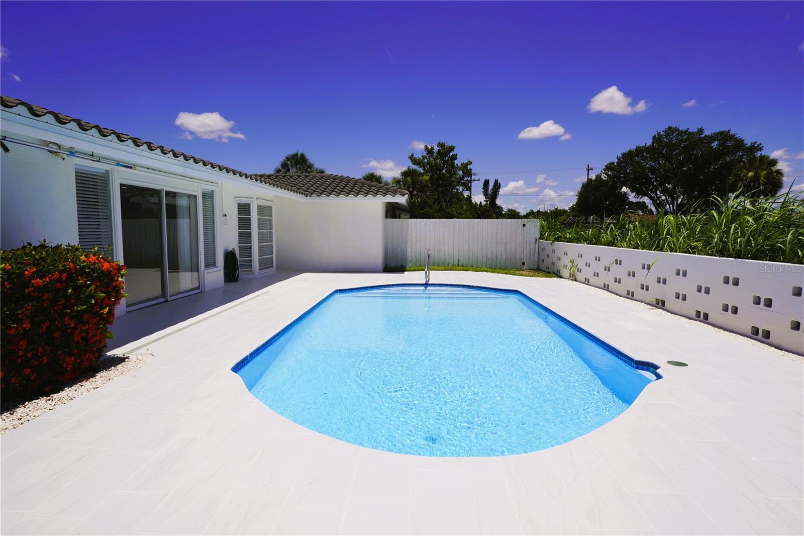 FRST LAKES COUNTRY CLUB ESTATES - Residential Lease