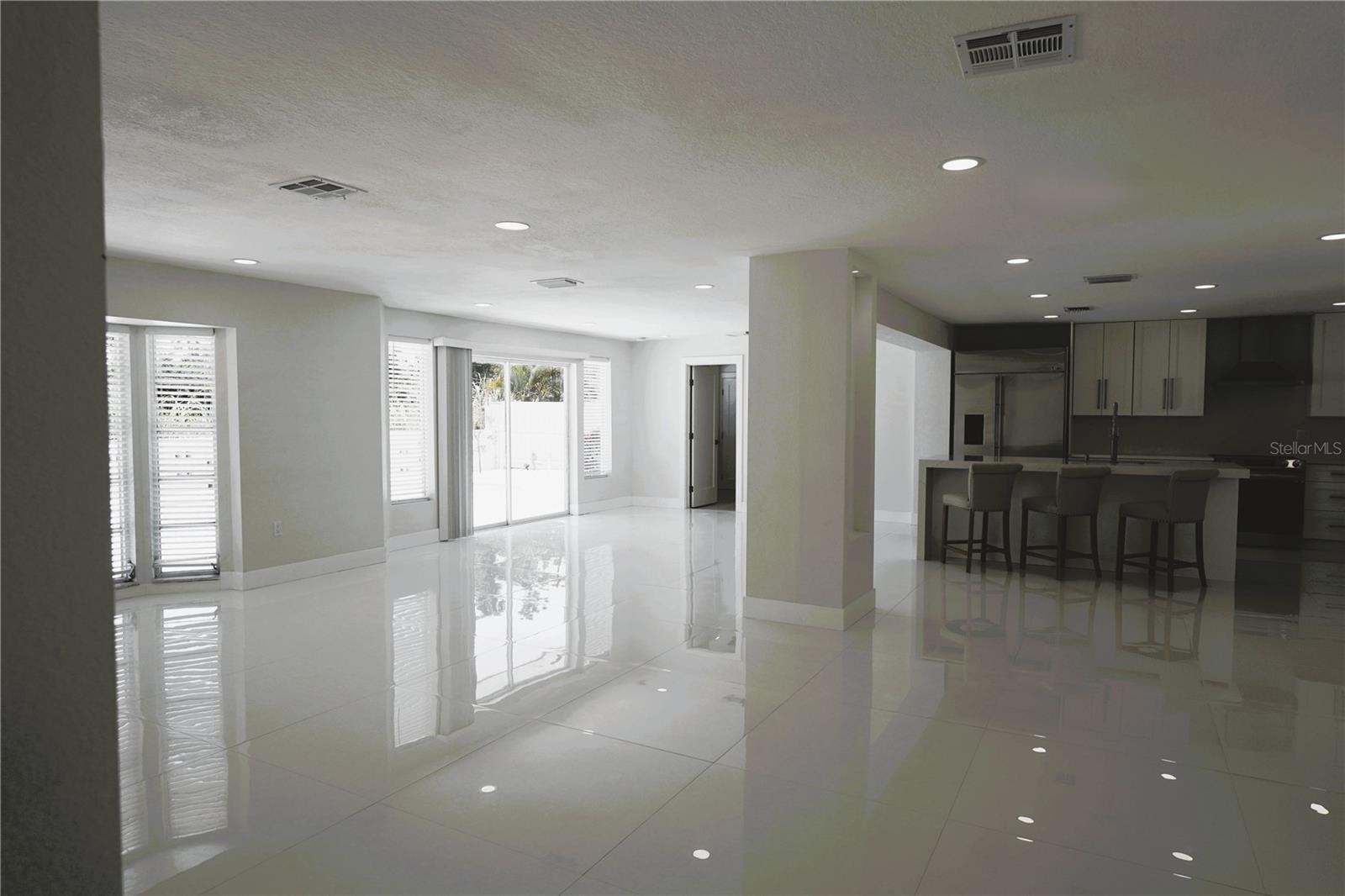 FRST LAKES COUNTRY CLUB ESTATES - Residential Lease