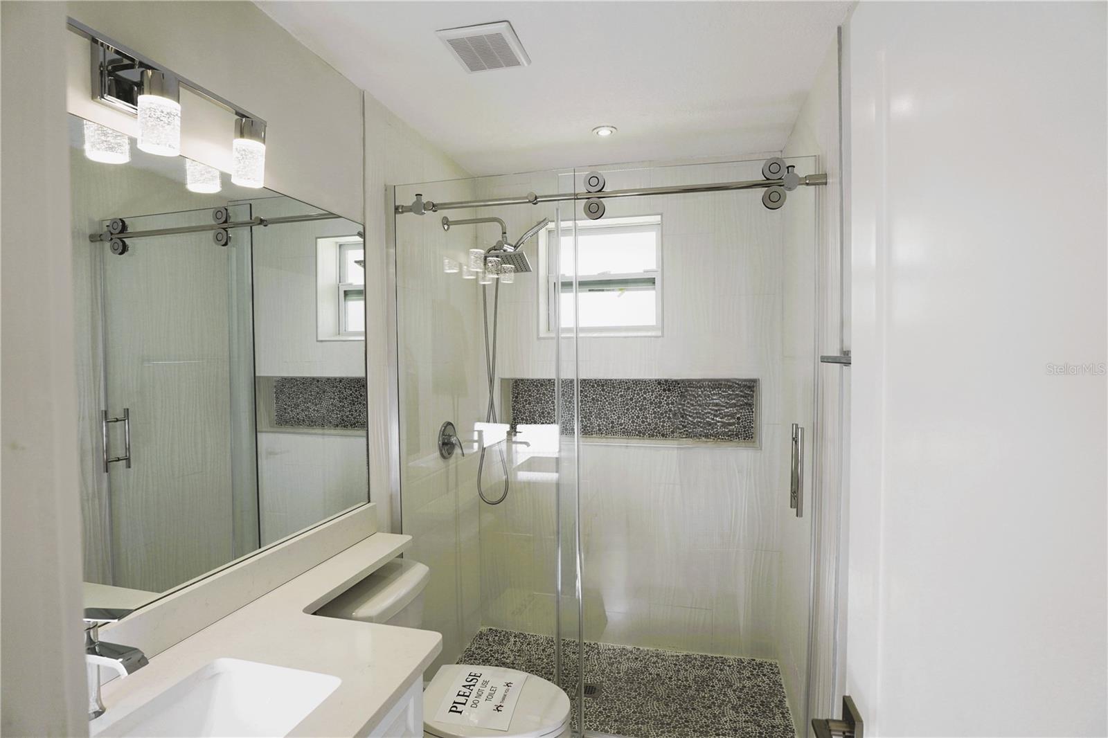 FRST LAKES COUNTRY CLUB ESTATES - Residential Lease