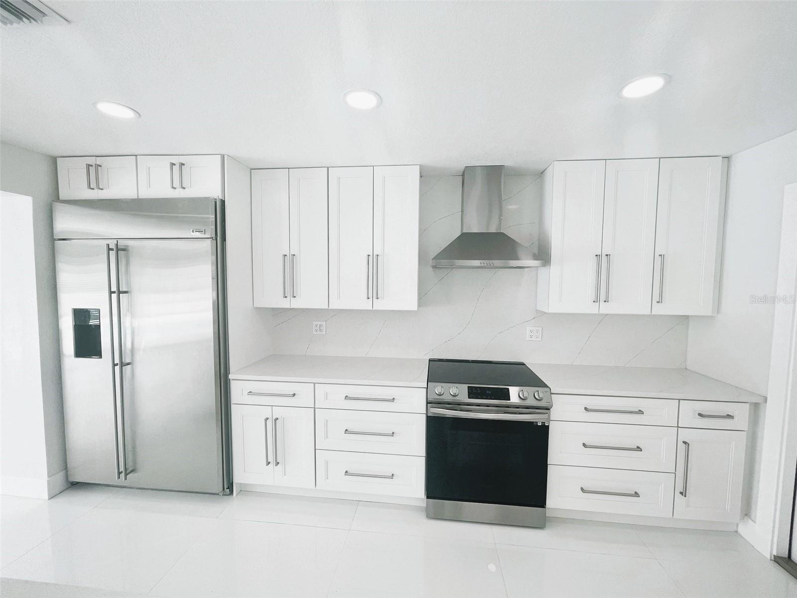 FRST LAKES COUNTRY CLUB ESTATES - Residential Lease