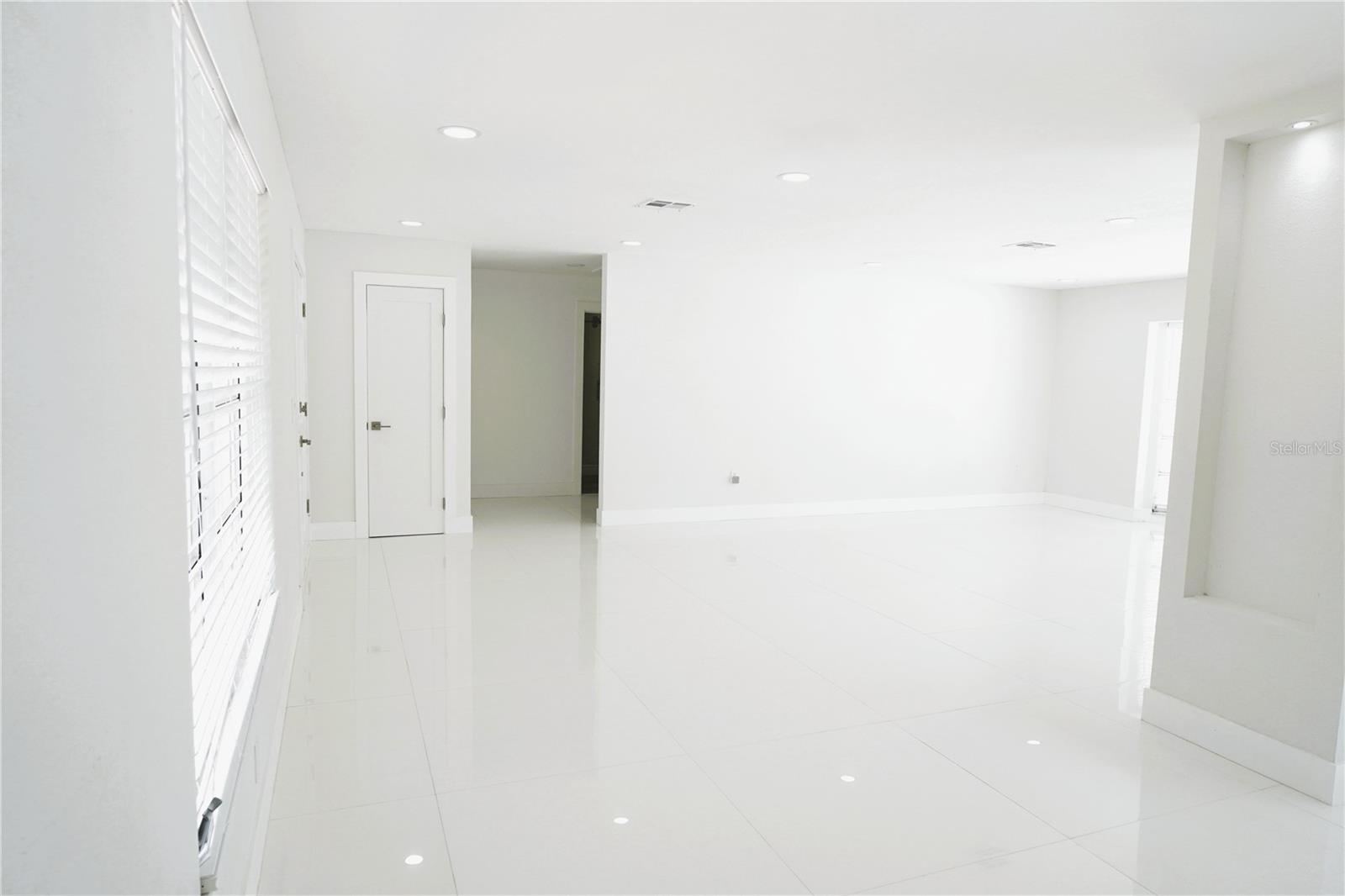 FRST LAKES COUNTRY CLUB ESTATES - Residential Lease