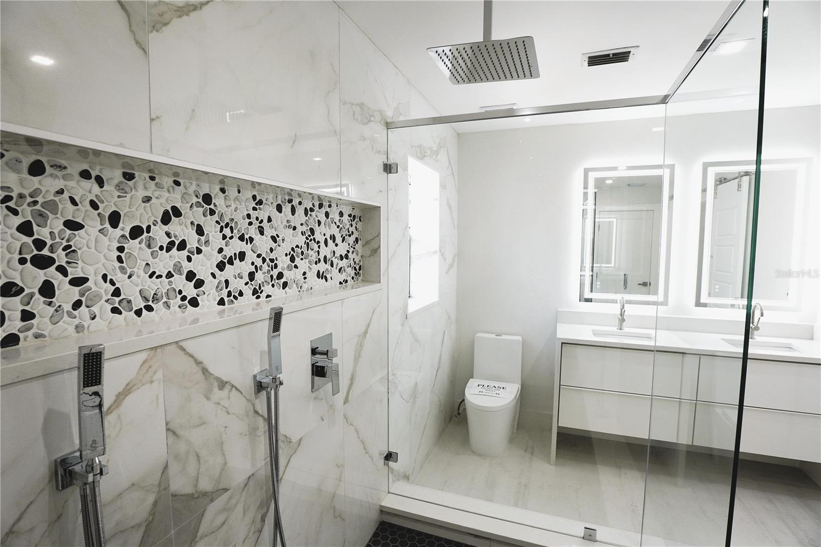 FRST LAKES COUNTRY CLUB ESTATES - Residential Lease