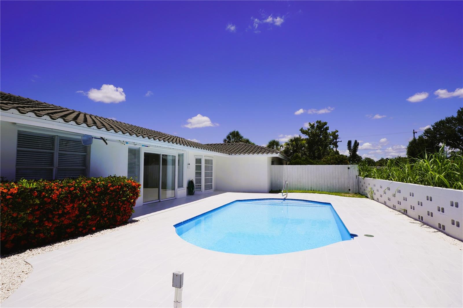 FRST LAKES COUNTRY CLUB ESTATES - Residential Lease