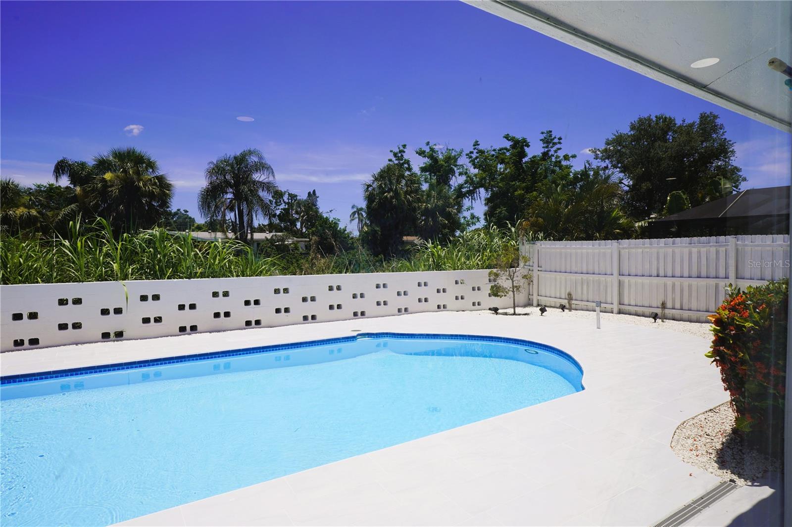 FRST LAKES COUNTRY CLUB ESTATES - Residential Lease