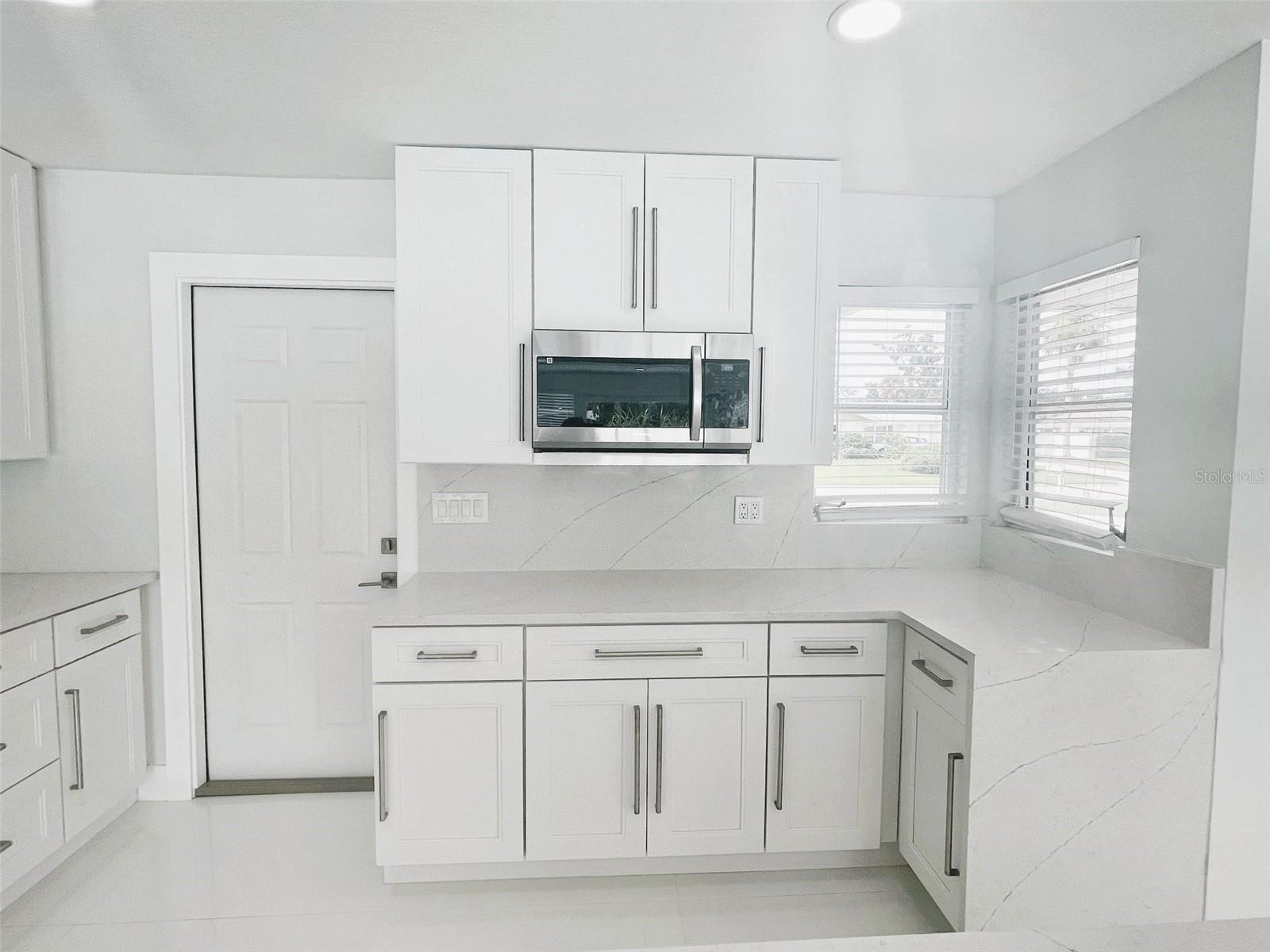 FRST LAKES COUNTRY CLUB ESTATES - Residential Lease