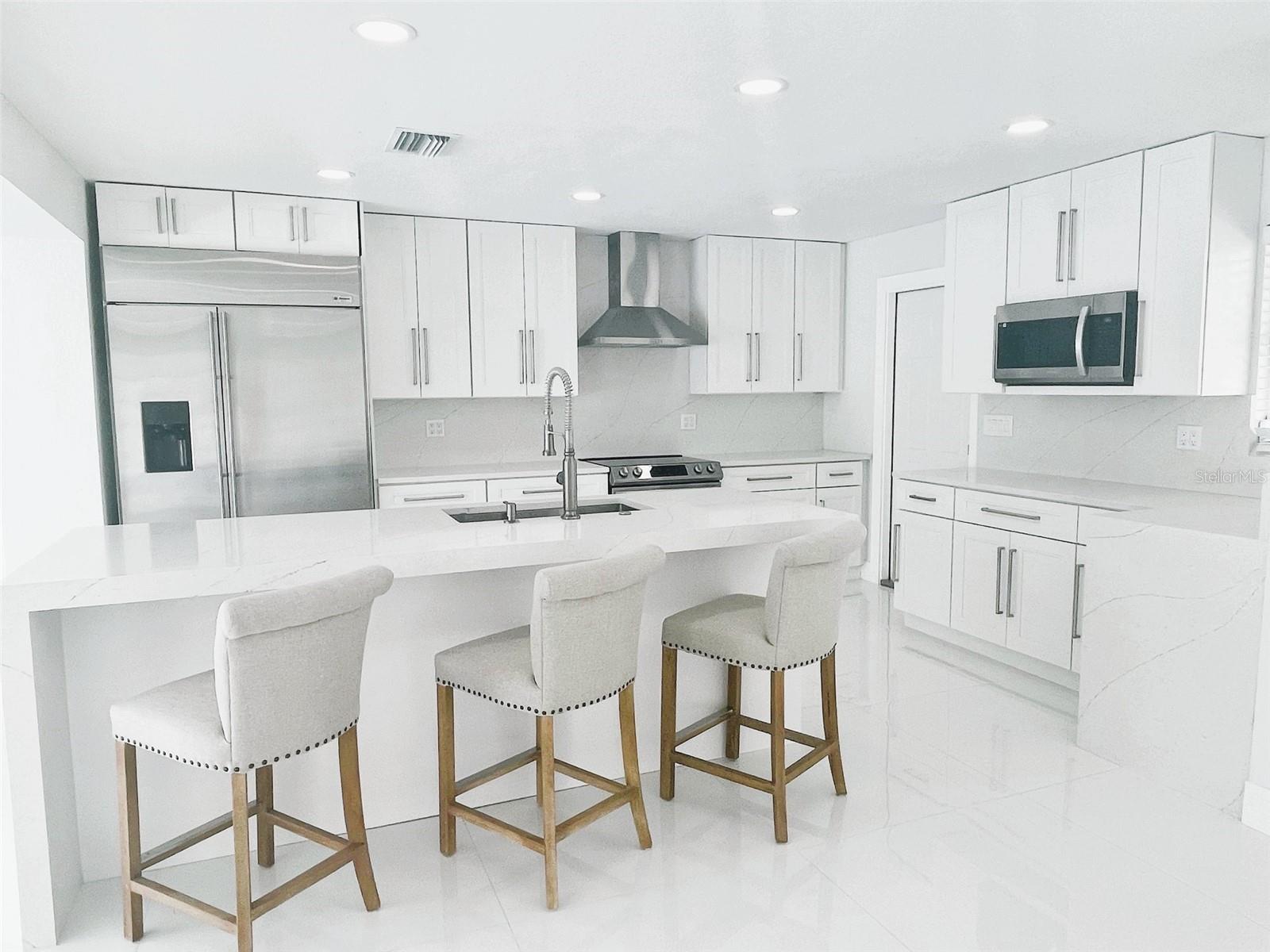 FRST LAKES COUNTRY CLUB ESTATES - Residential Lease