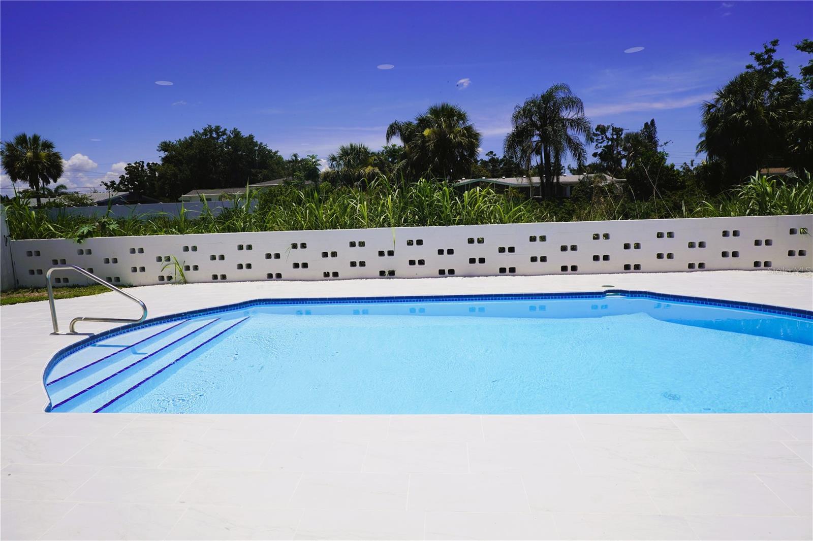 FRST LAKES COUNTRY CLUB ESTATES - Residential Lease