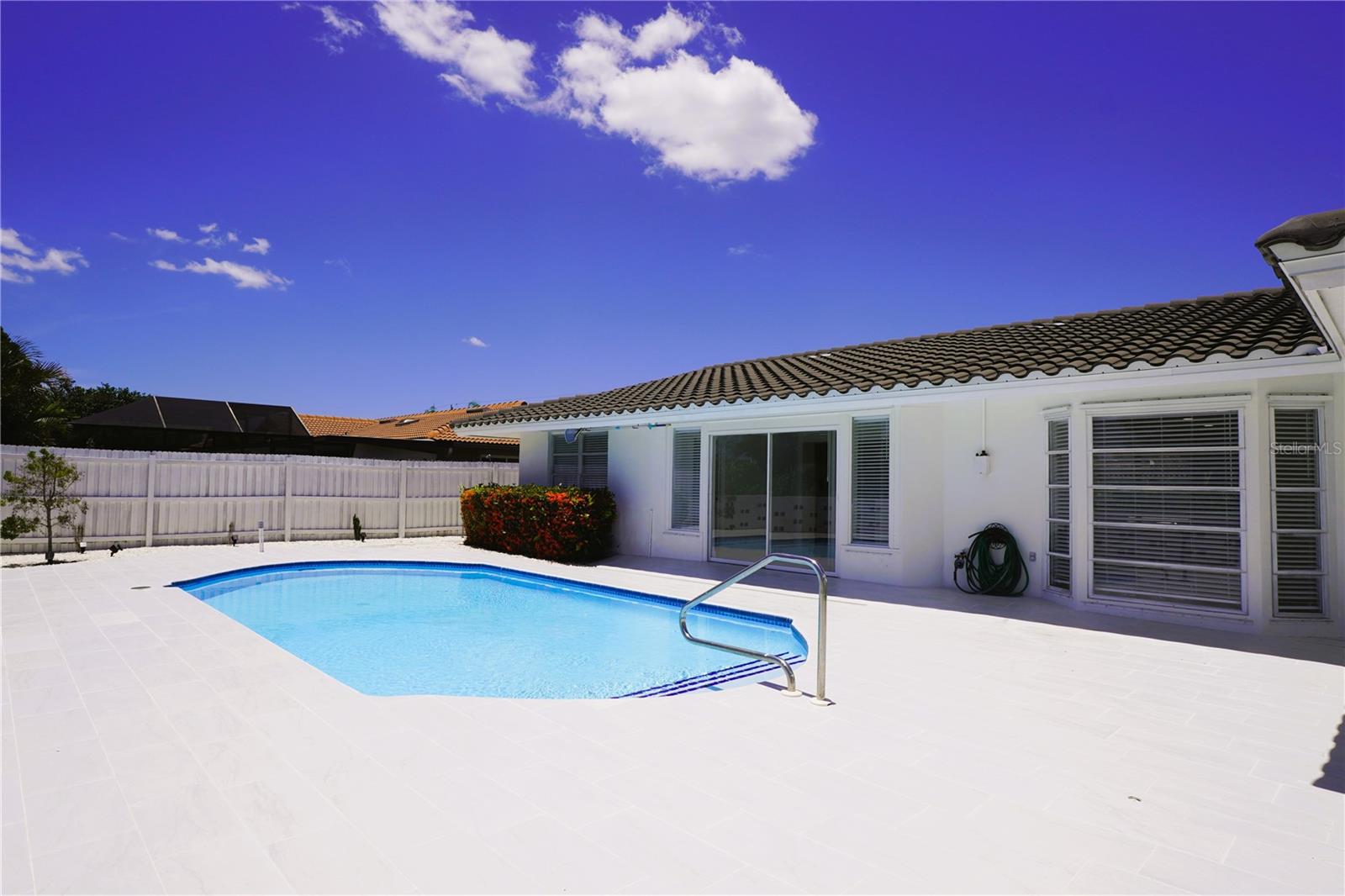 FRST LAKES COUNTRY CLUB ESTATES - Residential Lease