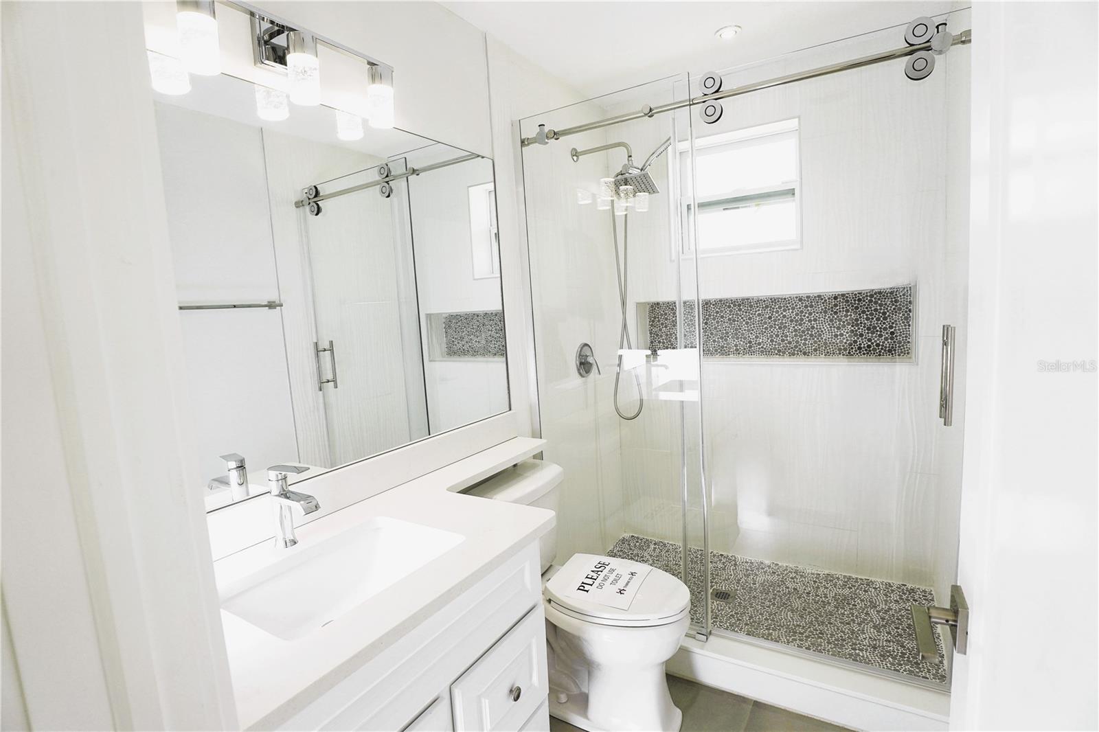 FRST LAKES COUNTRY CLUB ESTATES - Residential Lease