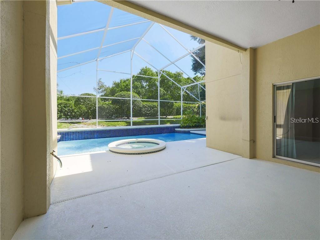 HEATHROW, CARRINGTON PARK - Residential