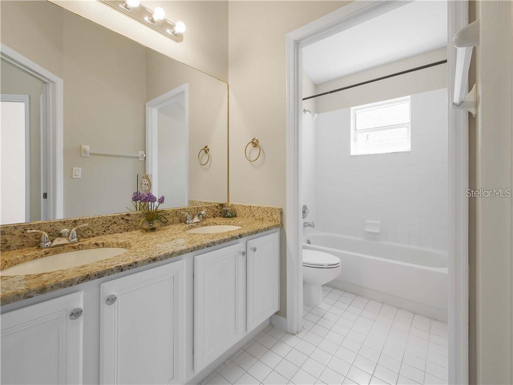 HEATHROW, CARRINGTON PARK - Residential