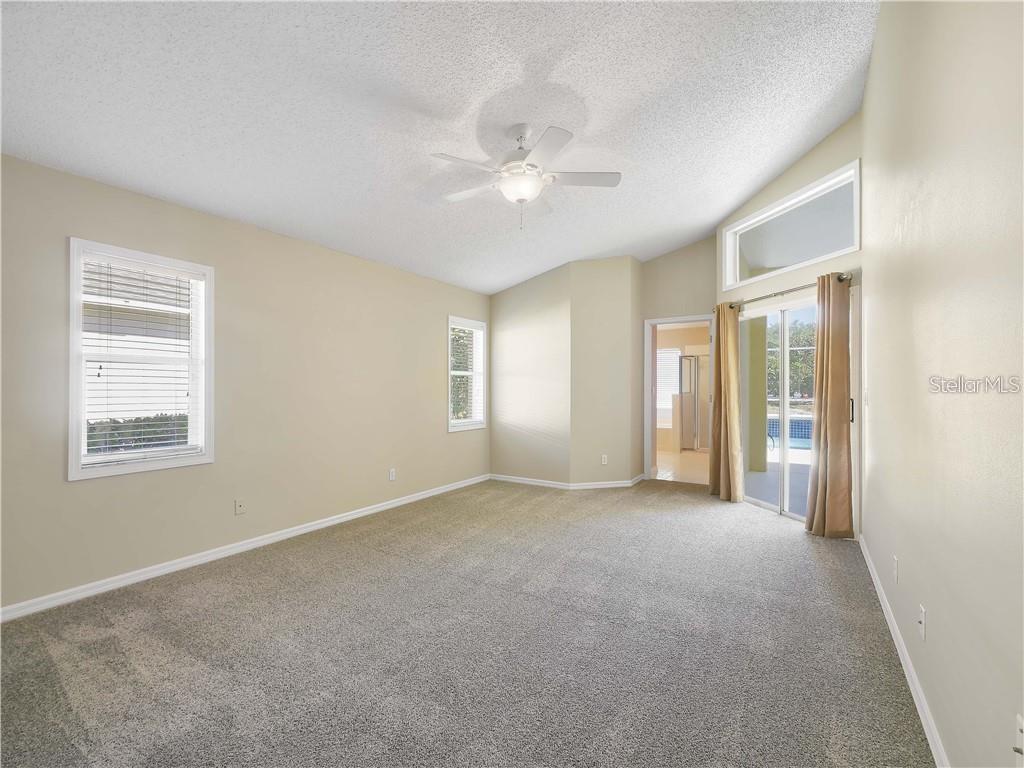 HEATHROW, CARRINGTON PARK - Residential