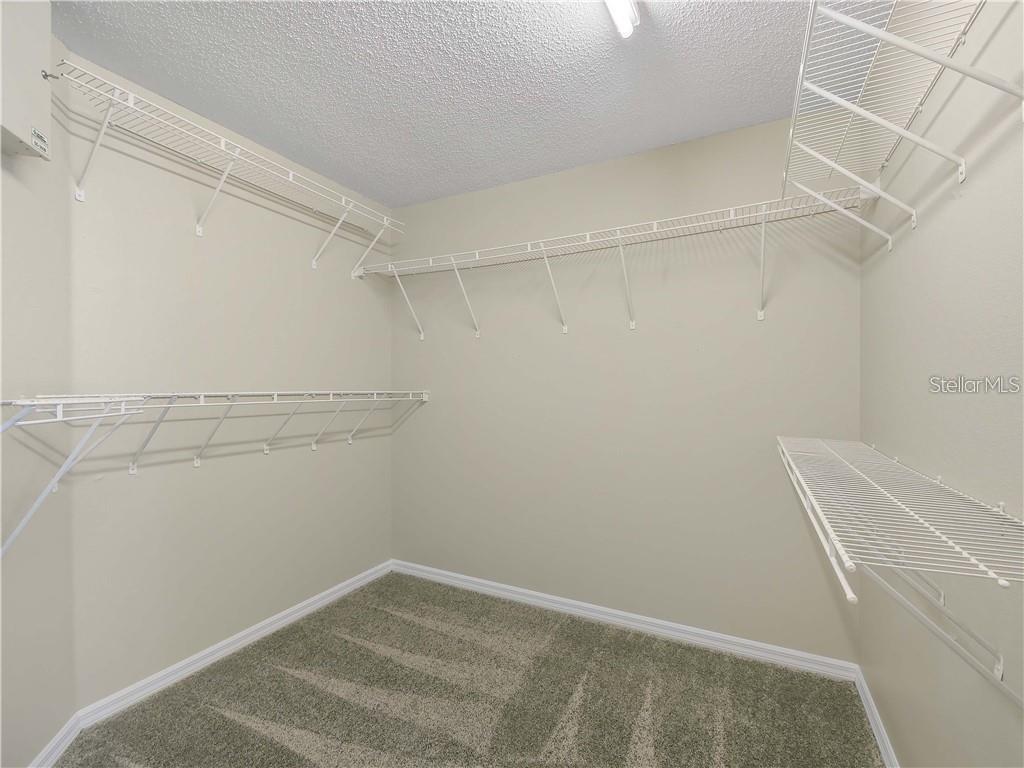 HEATHROW, CARRINGTON PARK - Residential