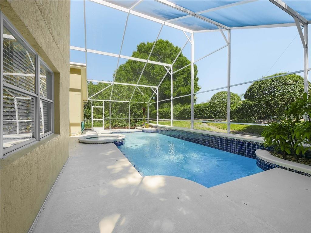 HEATHROW, CARRINGTON PARK - Residential