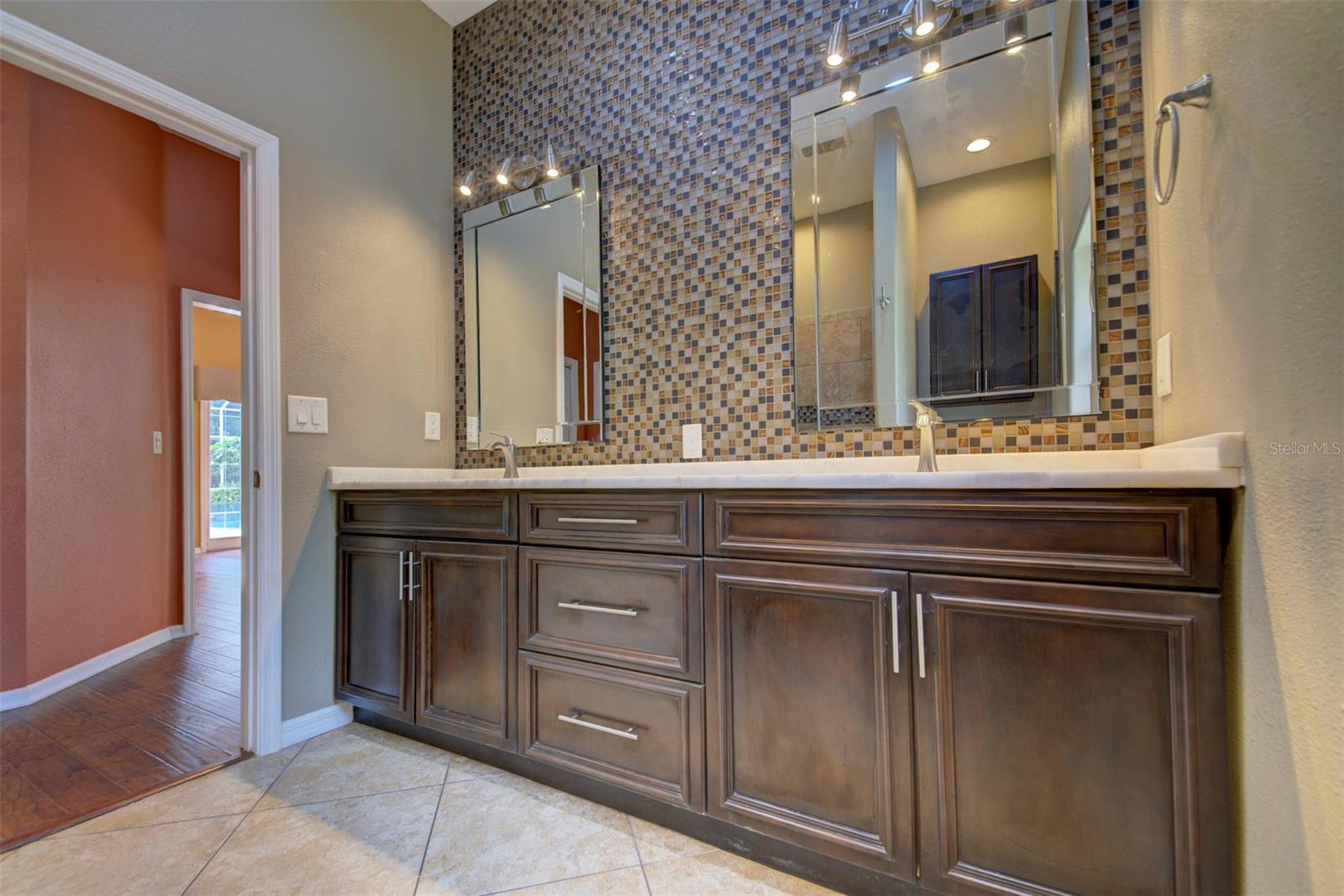 LAKE IN THE WOODS PH V - Residential