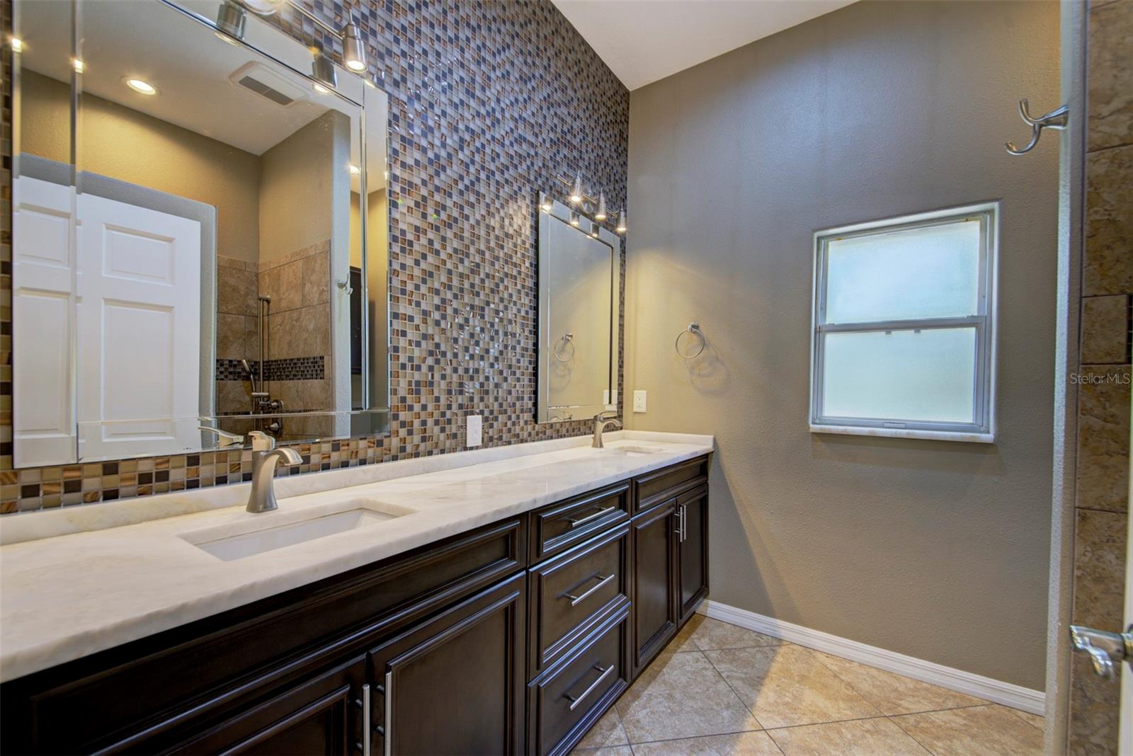 LAKE IN THE WOODS PH V - Residential