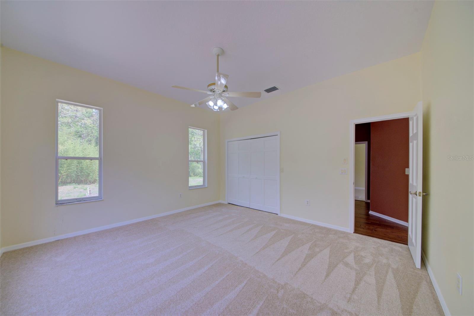 LAKE IN THE WOODS PH V - Residential