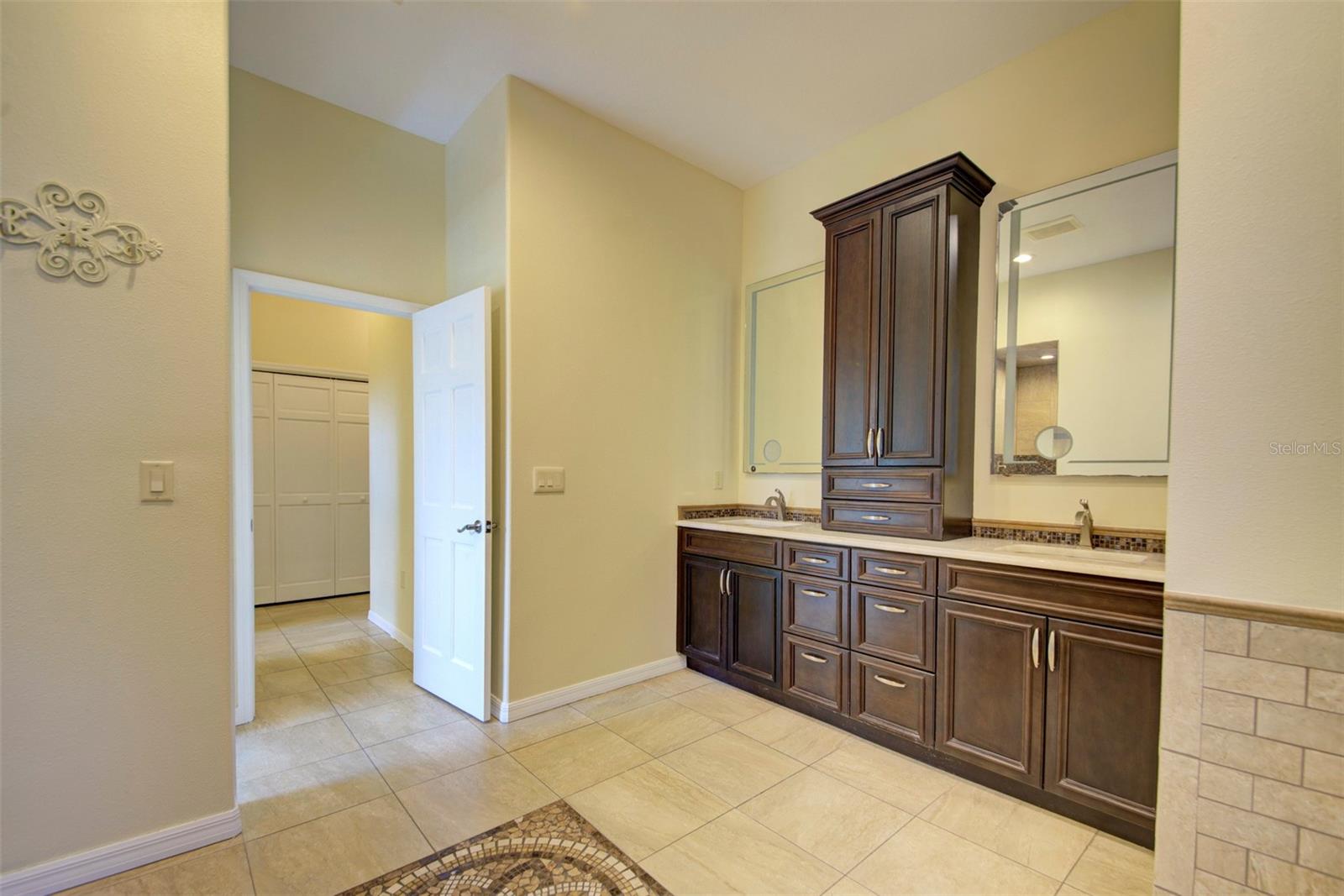 LAKE IN THE WOODS PH V - Residential