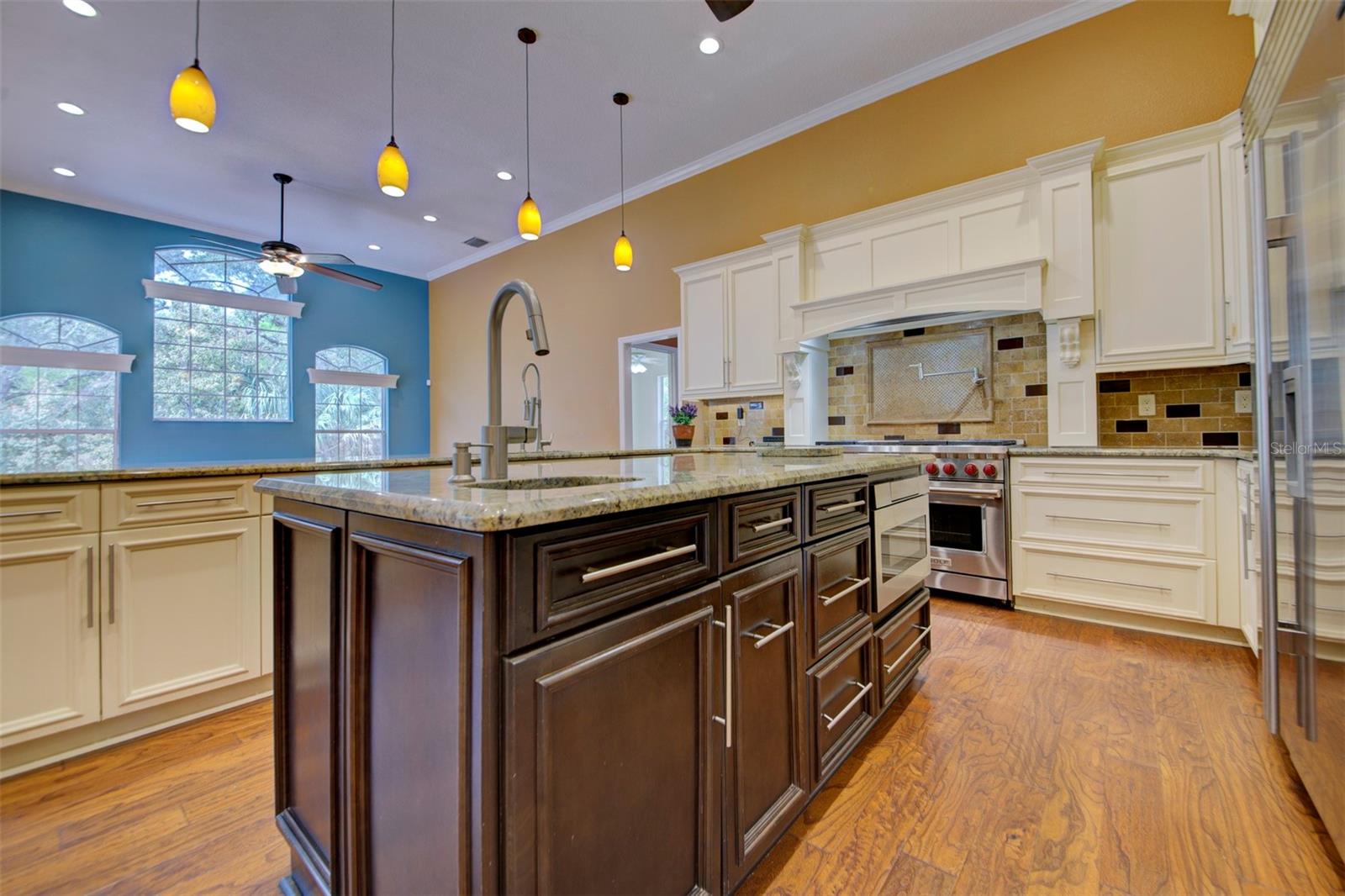 LAKE IN THE WOODS PH V - Residential