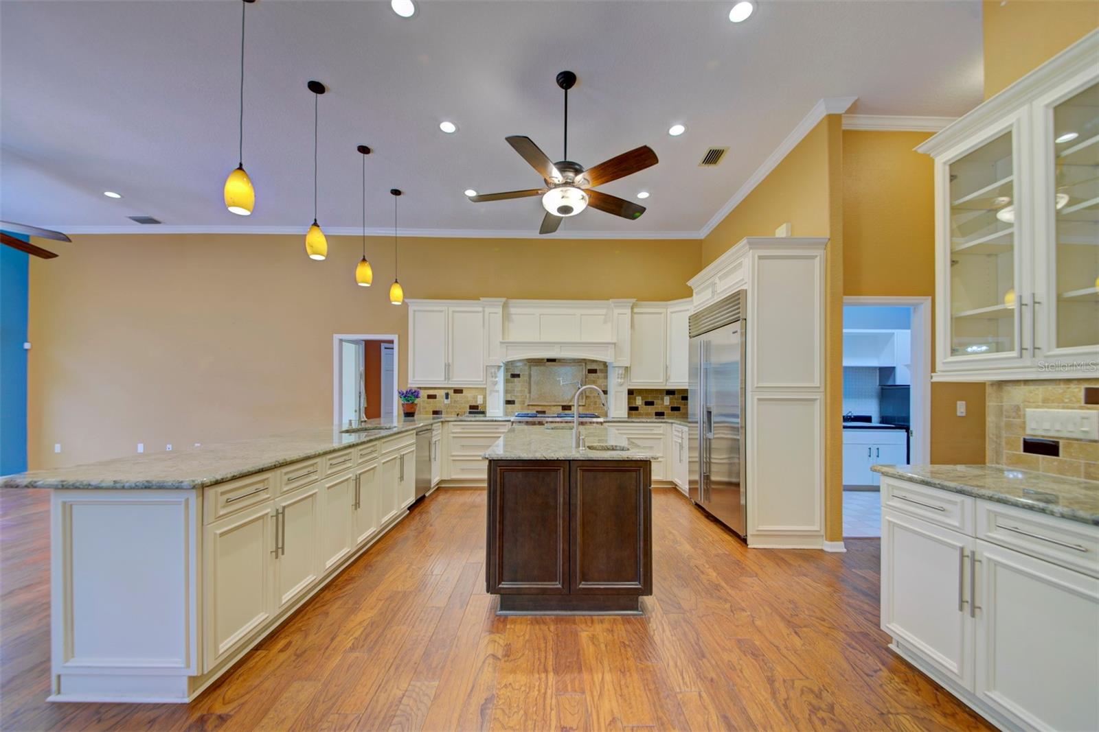 LAKE IN THE WOODS PH V - Residential