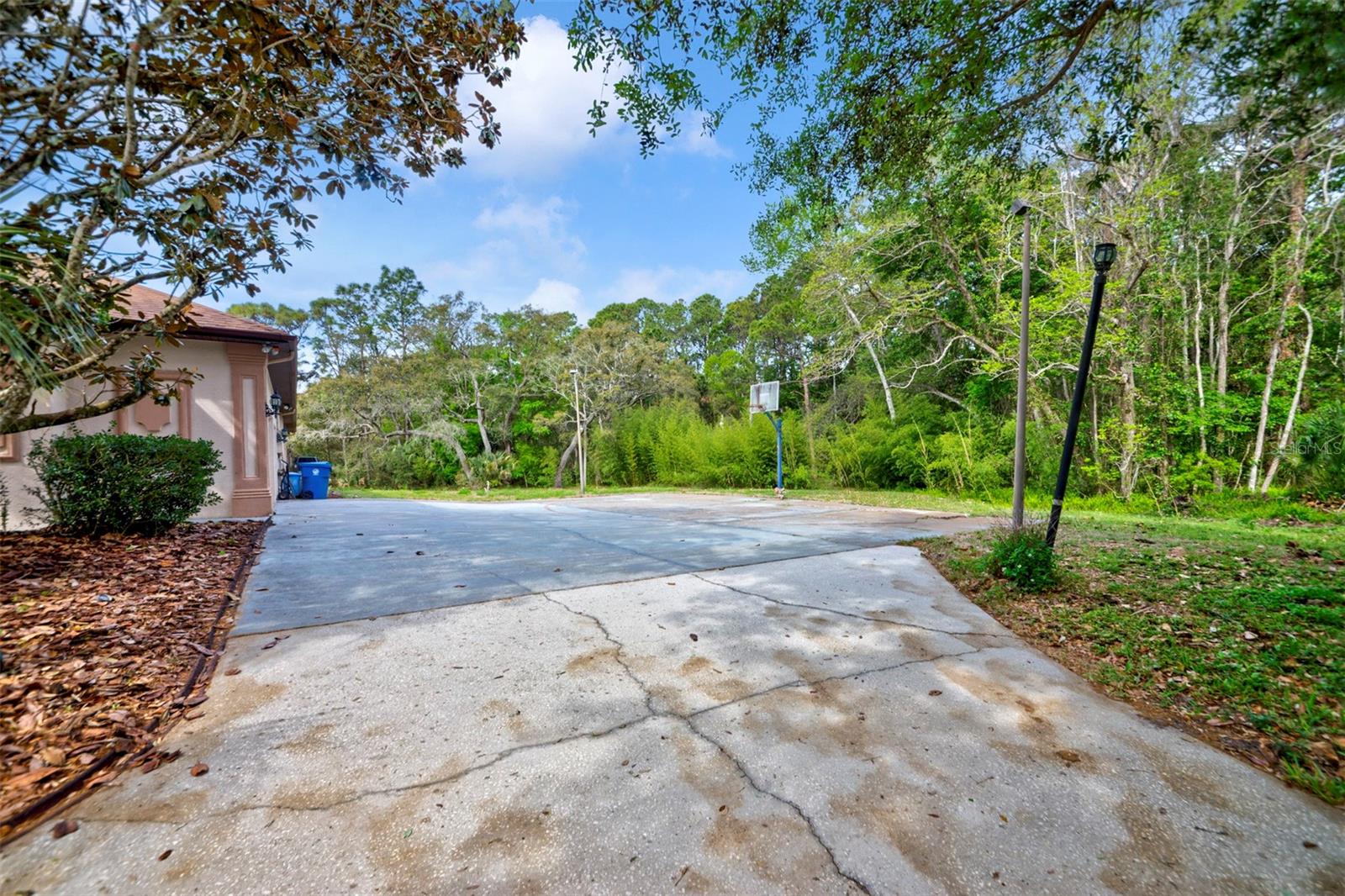 LAKE IN THE WOODS PH V - Residential