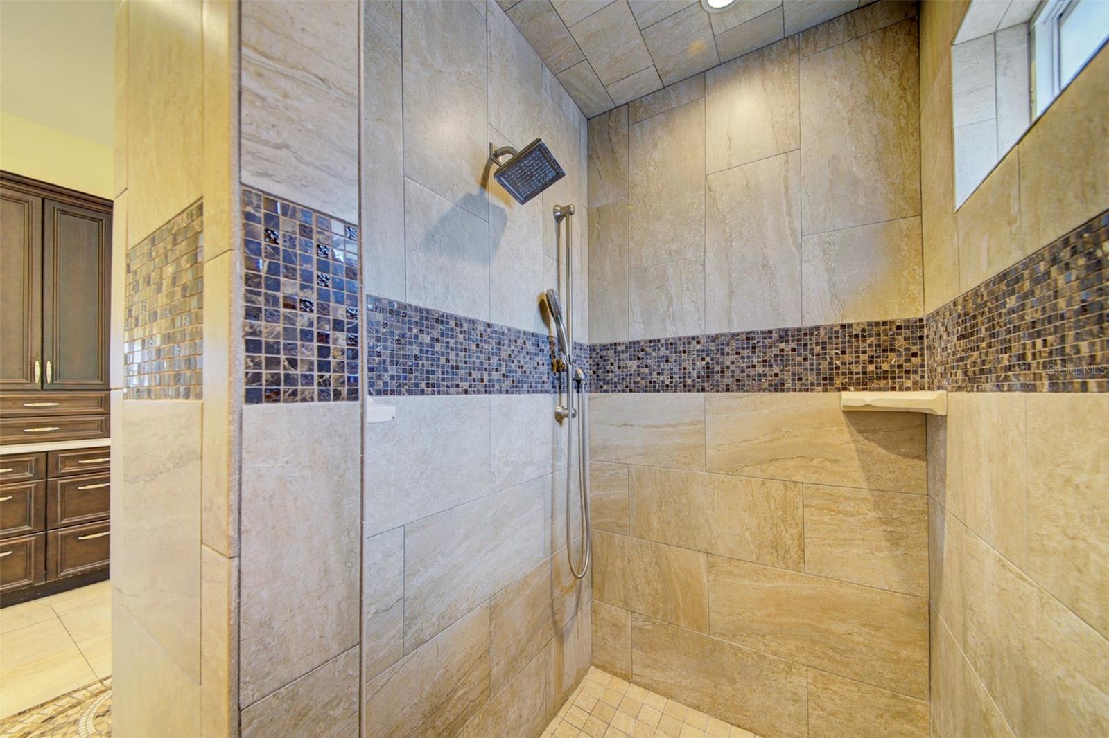 LAKE IN THE WOODS PH V - Residential