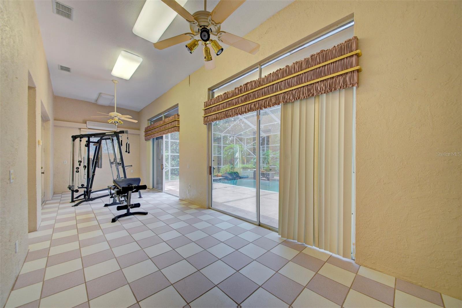 LAKE IN THE WOODS PH V - Residential