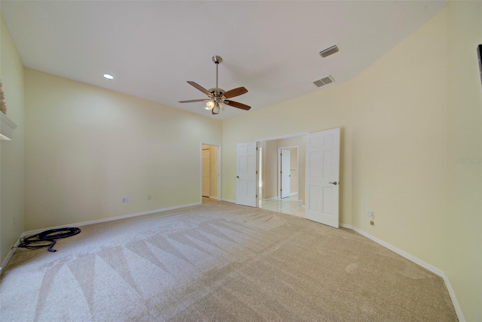 LAKE IN THE WOODS PH V - Residential