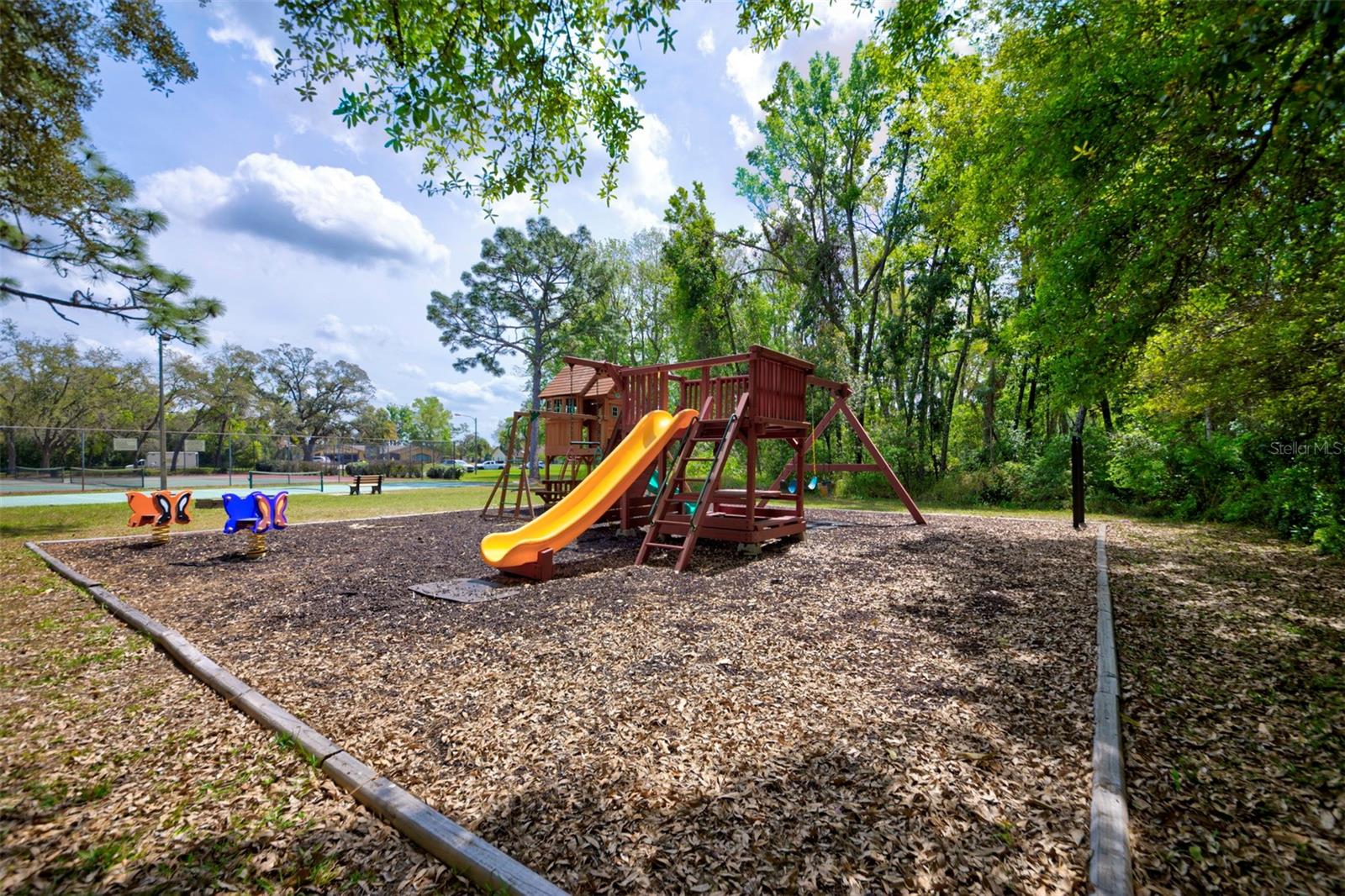 LAKE IN THE WOODS PH V - Residential