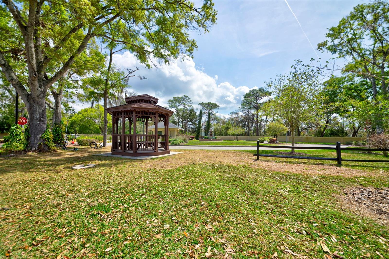 LAKE IN THE WOODS PH V - Residential