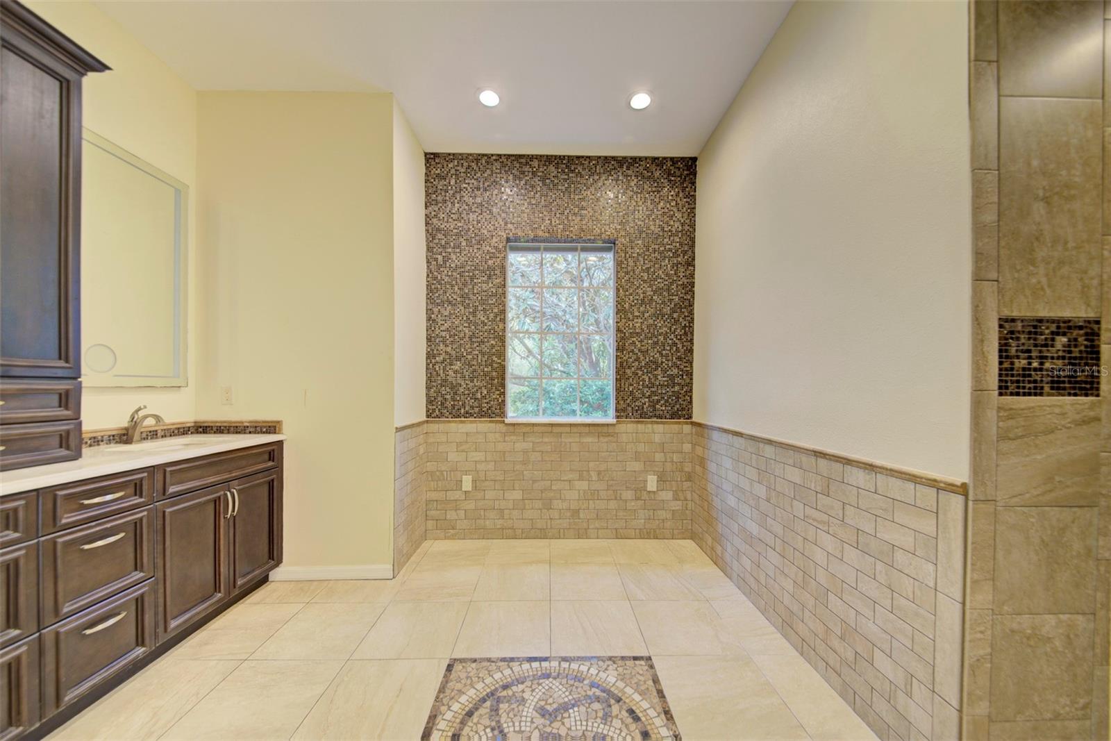 LAKE IN THE WOODS PH V - Residential