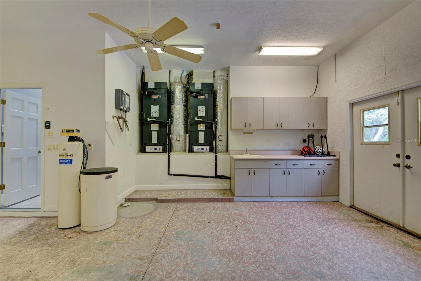 LAKE IN THE WOODS PH V - Residential