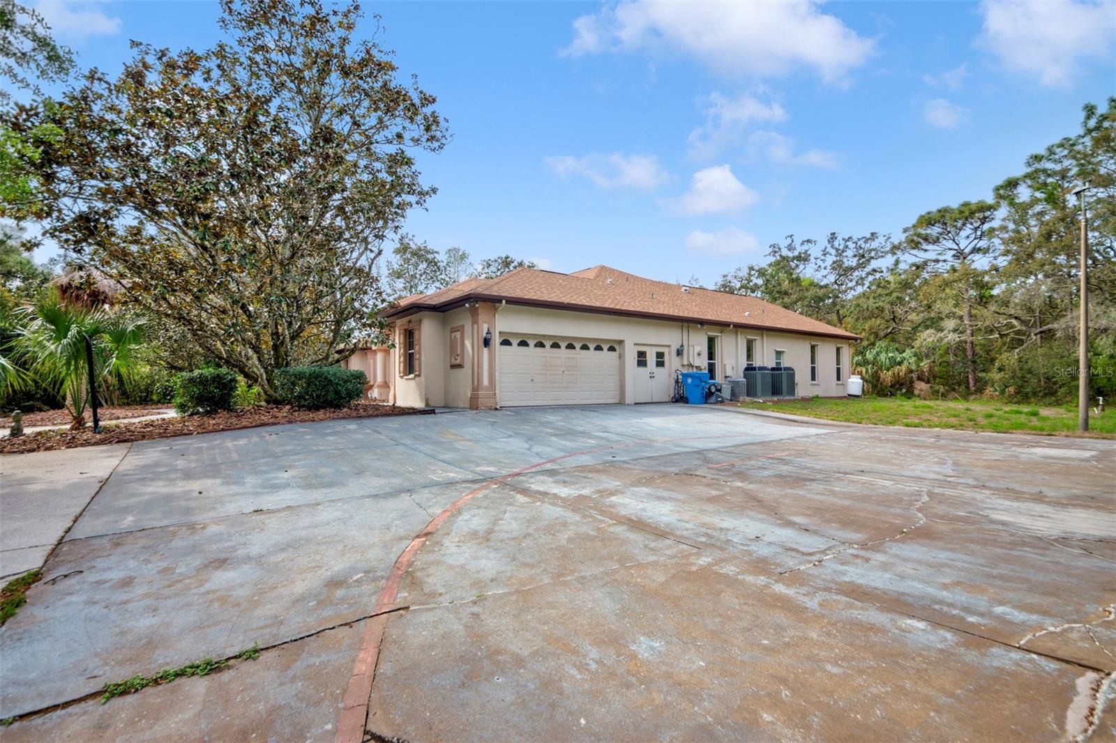 LAKE IN THE WOODS PH V - Residential