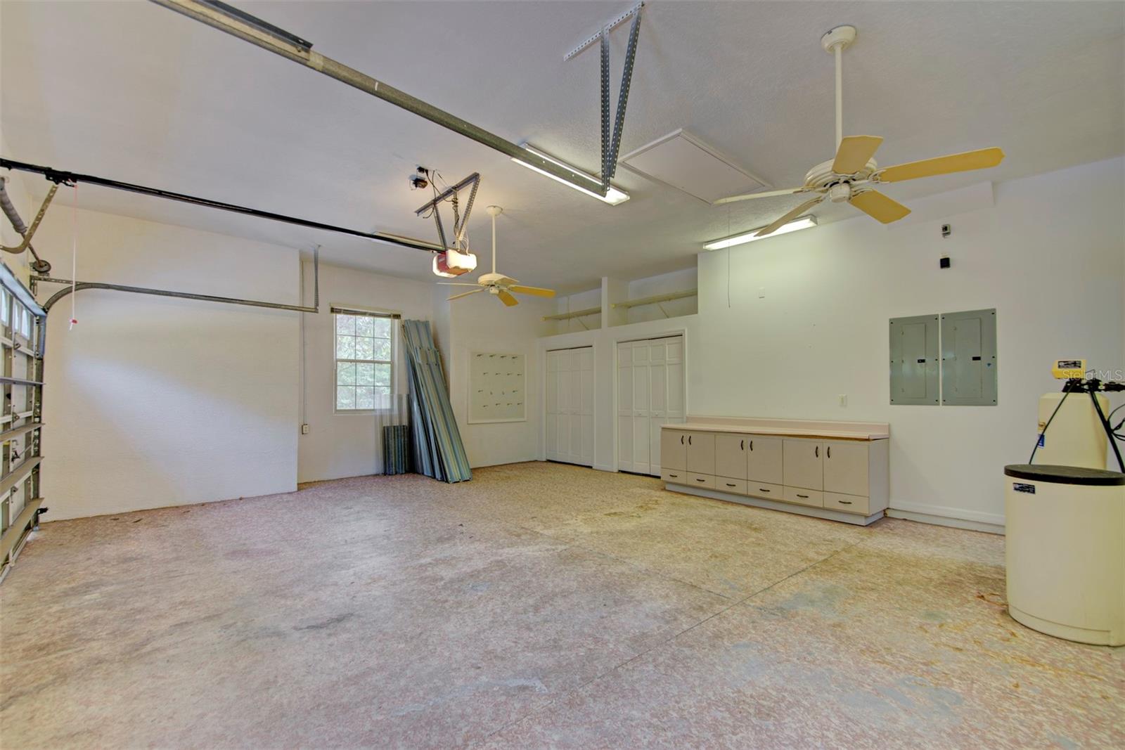 LAKE IN THE WOODS PH V - Residential