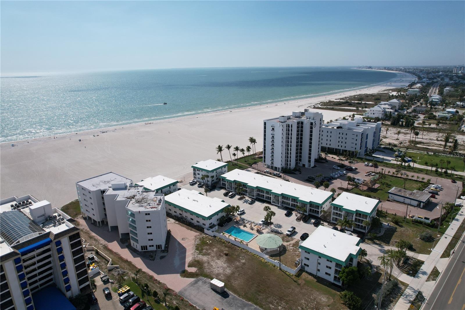 SUNSET CONDO - Residential