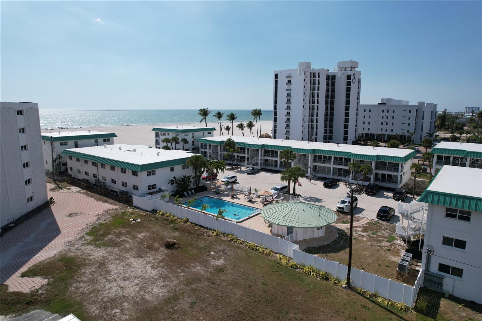 SUNSET CONDO - Residential