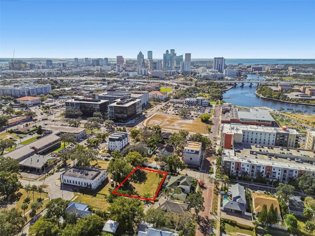 Photo of 205 W Ross Avenue, Tampa, FL 33602 (MLS # TB8447452)