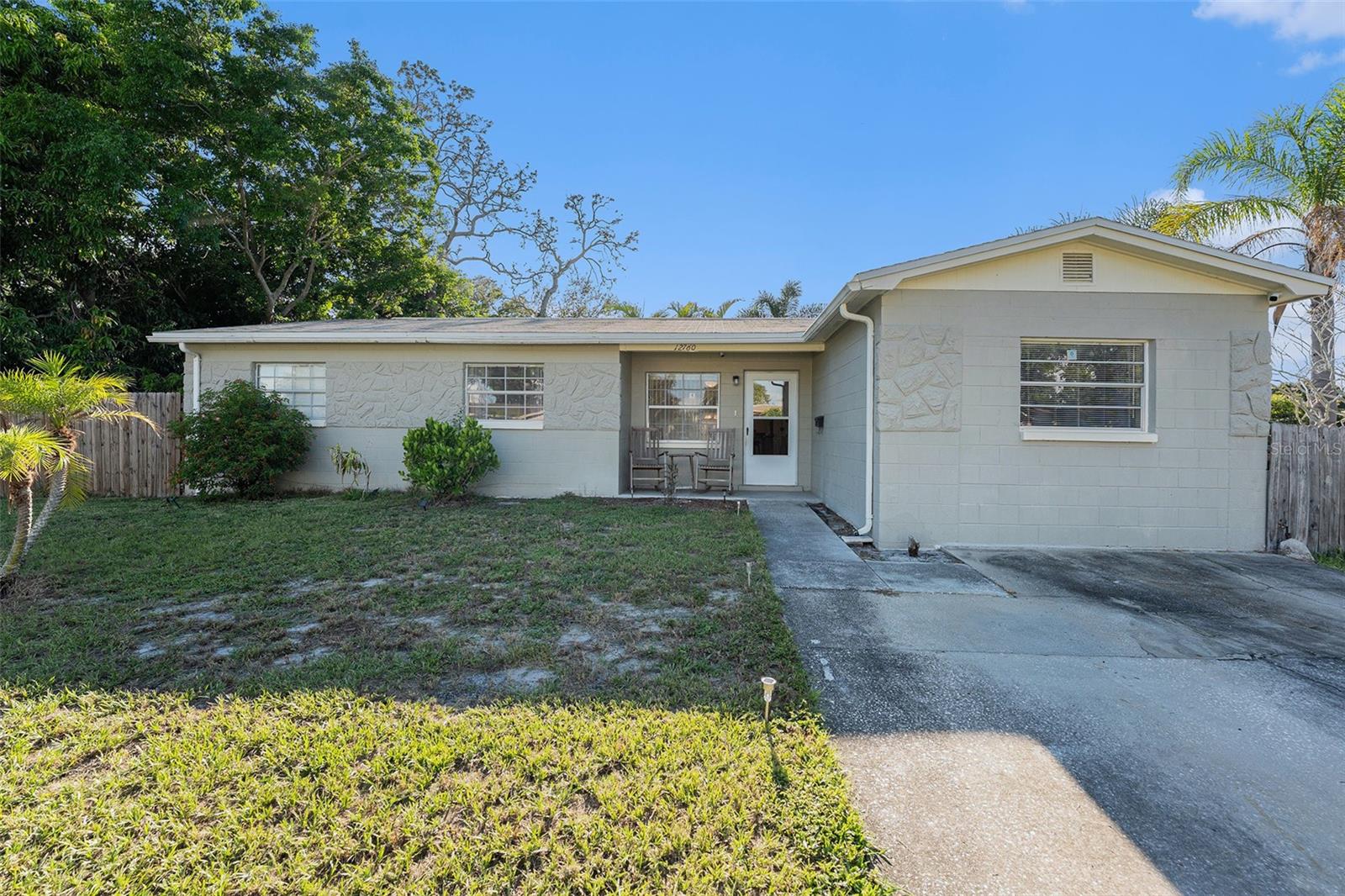 Welcome to 12760 116th Lane N — a charming Seminole home that perfectly combines space, comfort, and convenience. Situated on a desirable corner lot in a quiet neighborhood, this home offers plenty of curb appeal and a warm, inviting feel the moment you arrive.
Step inside to discover an open floor plan filled with tons of natural light, creating a bright and airy atmosphere throughout. The spacious kitchen is a true highlight, featuring abundant counter space and cabinetry, ideal for cooking, entertaining, or simply gathering with loved ones. The large bedrooms provide comfort and flexibility, making it easy to create the perfect retreat or home office.
Perfectly located, this home is just minutes from shopping, dining, and entertainment, while still offering the peace and quiet of a residential setting.
Don’t miss the opportunity to make this Seminole gem your own — schedule your private showing today!