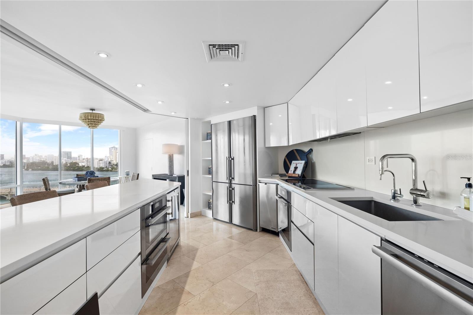 LAGUNA PLAZA - Residential