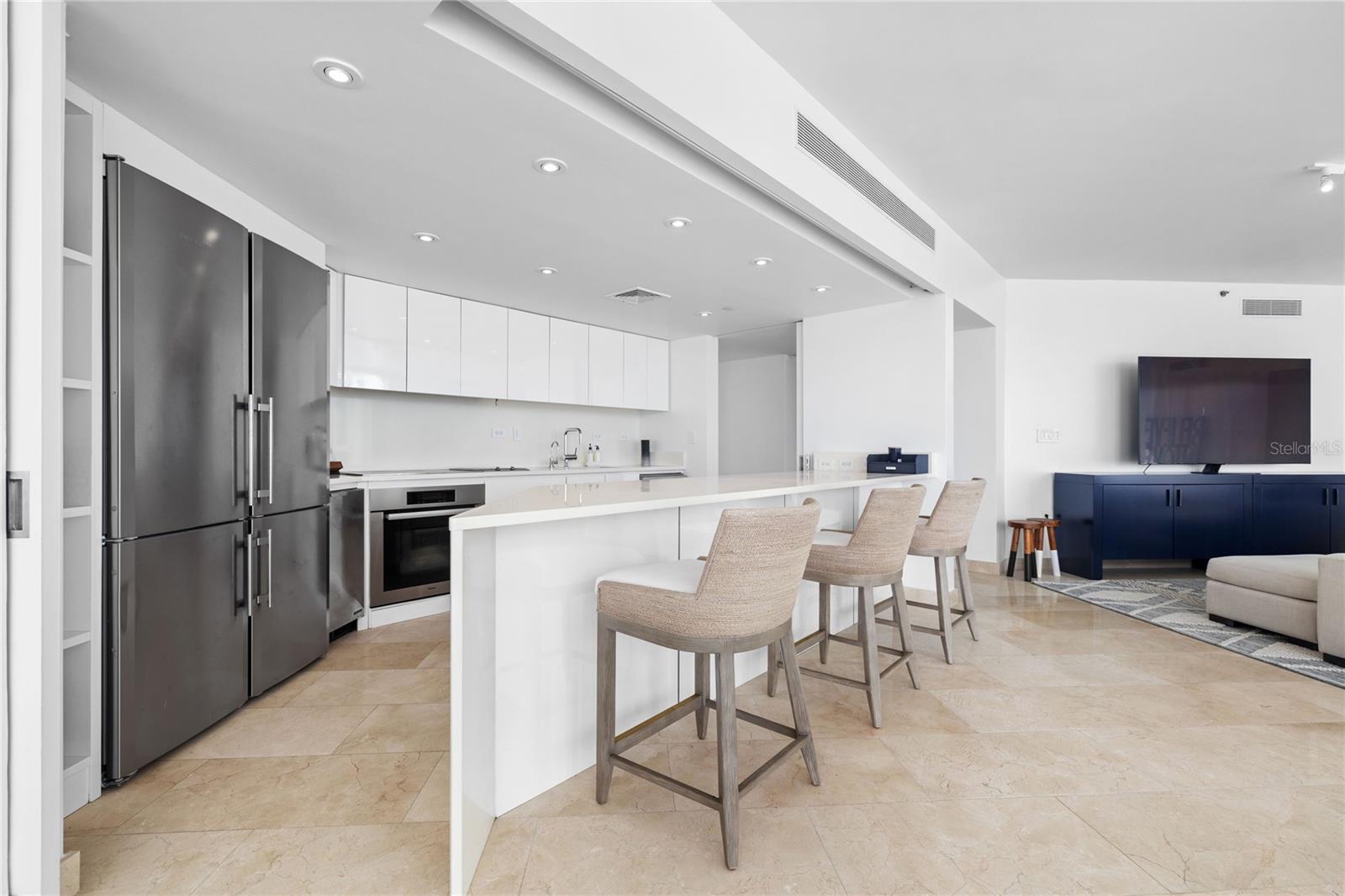 LAGUNA PLAZA - Residential