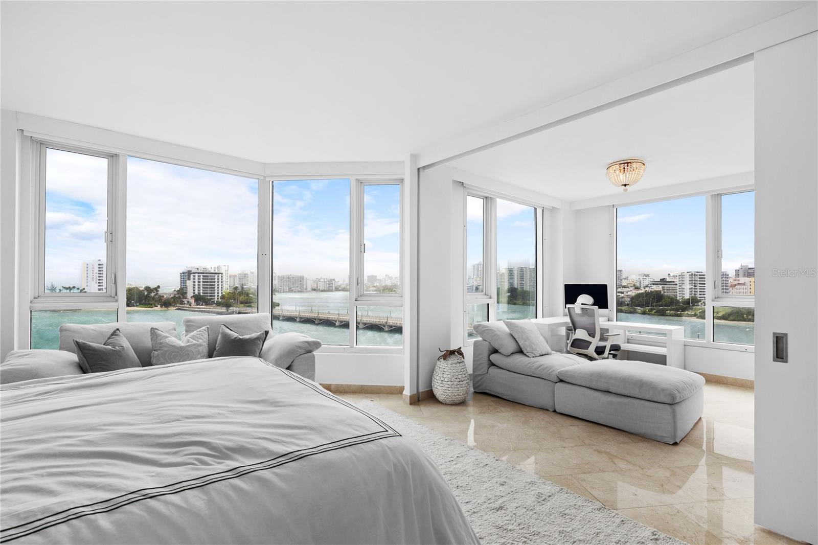 LAGUNA PLAZA - Residential