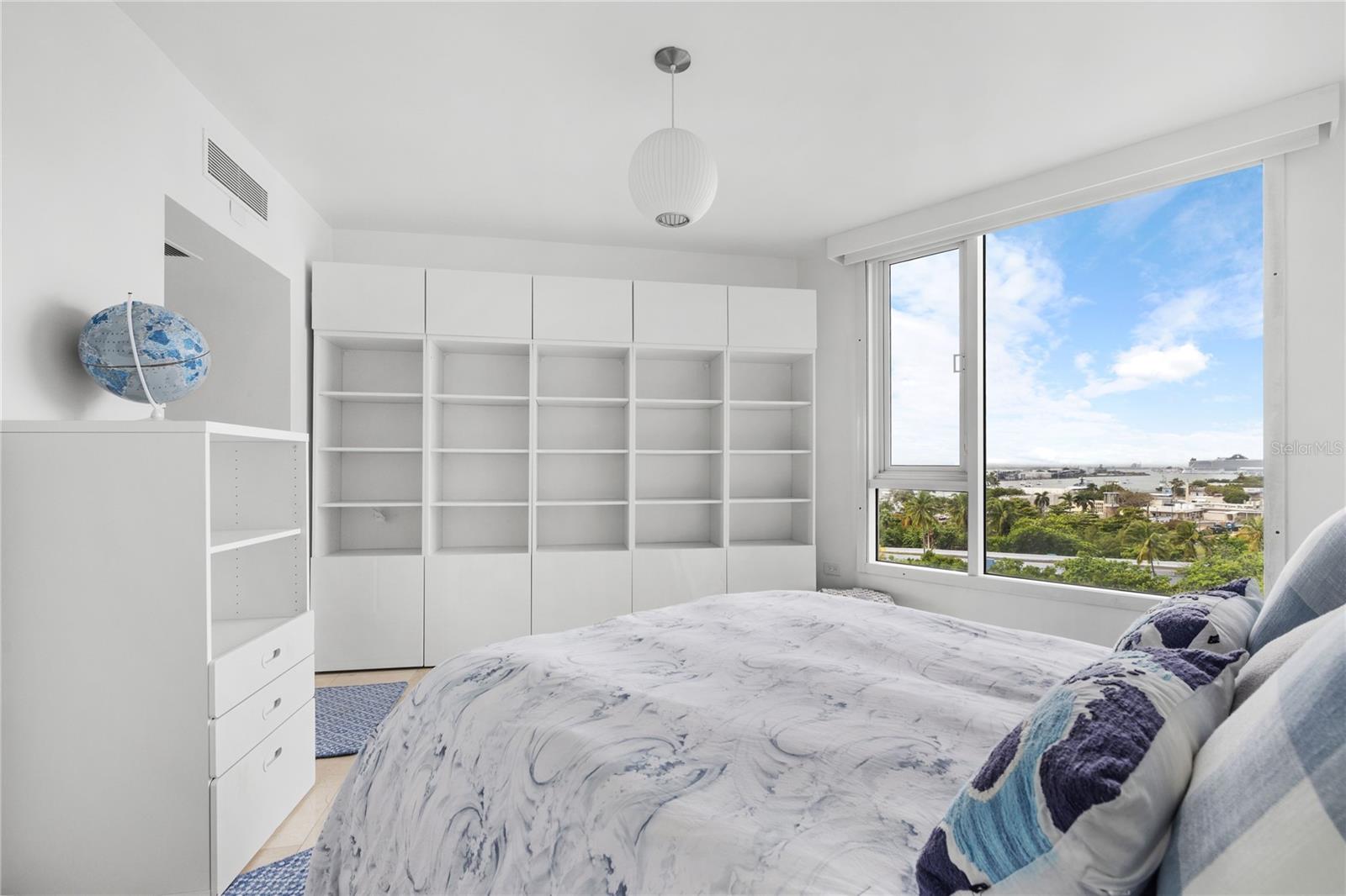 LAGUNA PLAZA - Residential