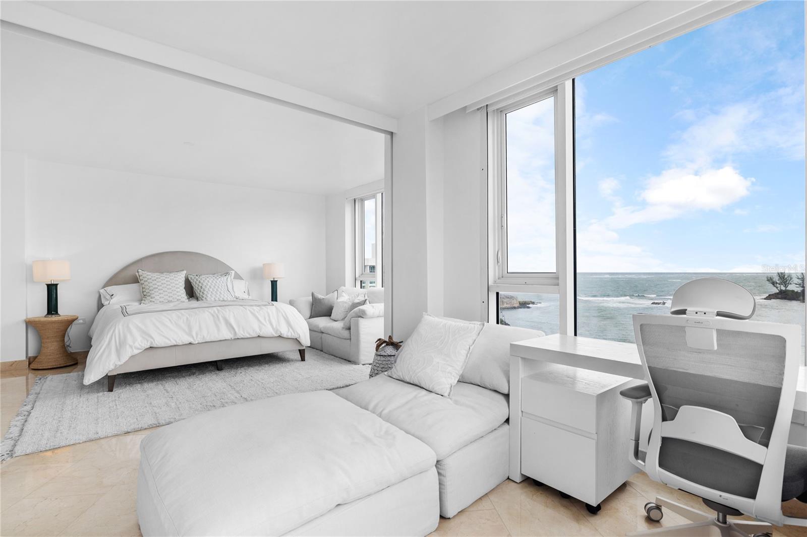 LAGUNA PLAZA - Residential