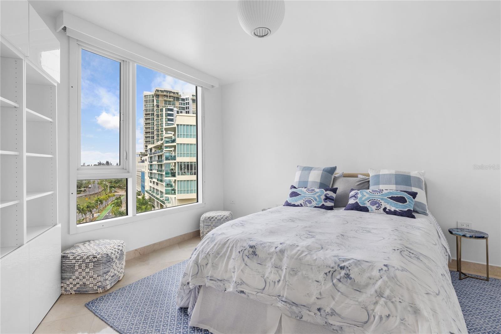 LAGUNA PLAZA - Residential