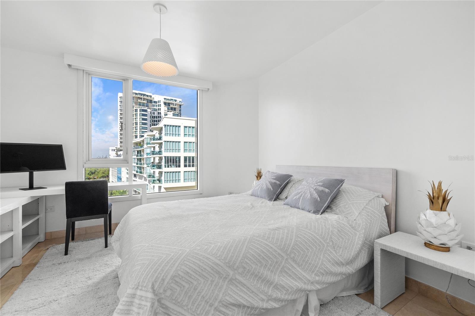 LAGUNA PLAZA - Residential