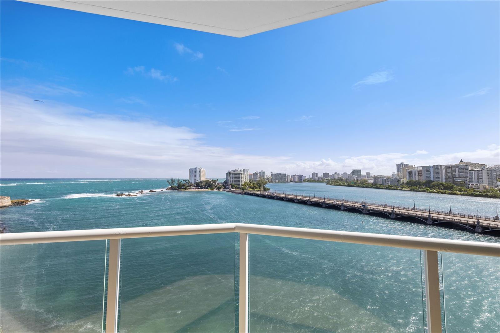 LAGUNA PLAZA - Residential