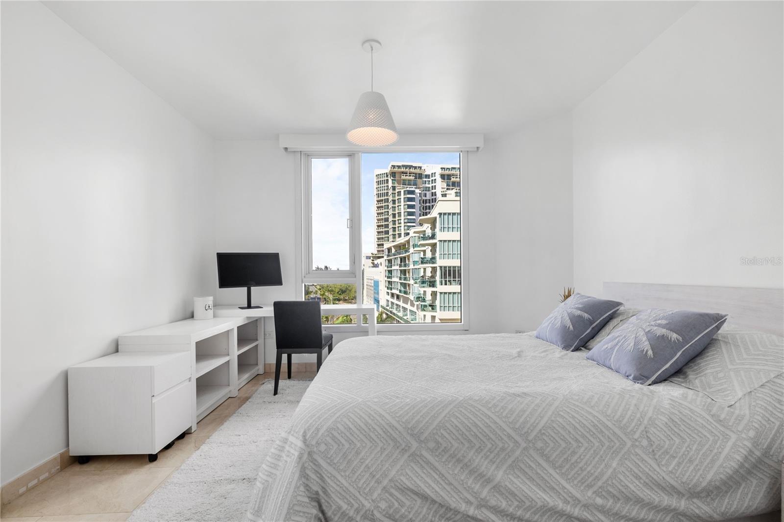 LAGUNA PLAZA - Residential